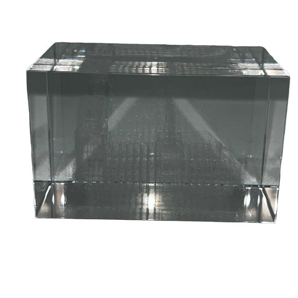 Notre Dame Cathederal Etched Glass Paperweight - Picture 7 of 10